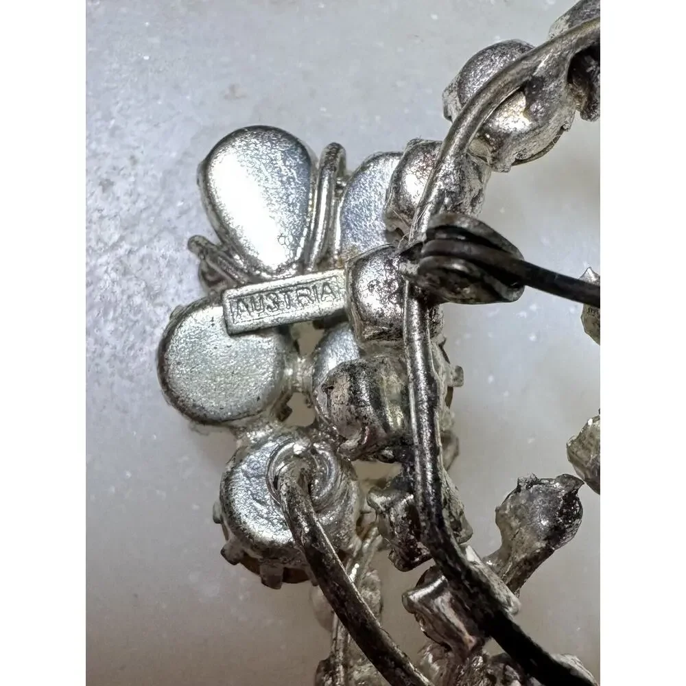 Vintage Austria Silver Tone Dimensional Rhinestone Brooch Estate Jewelry - Picture 6 of 7